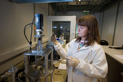 PhD student Triinu Taaber working in the laboratory of physics of nanostructures