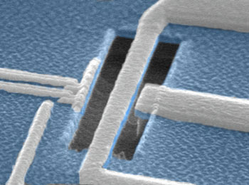 Scanning electron micrograph of a superconducting qubit in close proximity to a nanomechanical resonator