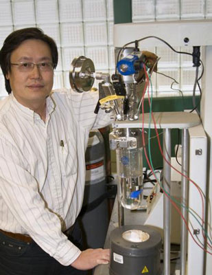 Andy Hong, a civil and environmental engineering professor at the University of Utah, used a chemical reactor similar to the one shown here to develop and test a new method for removing pollutants, including oil sheen, from water and in some cases soil.