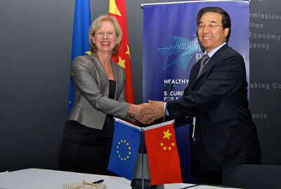 Elke Anklam, Director of JRC-IHCP and Huailin Li, President of the Chinese Academy of Inspection and Quarantine