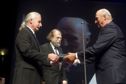 Donald Eigler of IBM's Almaden Research Centre and Nadrian Seeman of New York University receive the Kavli Prize in nanoscience from H.M. King Harald