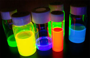How to solve a paradox: making quantum dots both bright and sensitive?