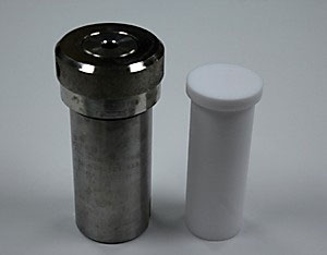 stainless steel reactor used for the hydrothermal synthesis of NKN piezoelectric ceramics
