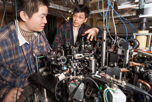 Graduate student Xibo Zhang (left) and Cheng Chin, associate professor in physics at UChicago