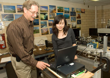 Dewey Holten and chemistry graduate student Hee-eun Song