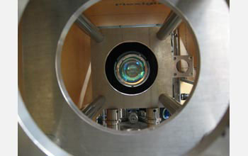 End-on view of high numerical aperture custom lens system used for trapping and imaging single atoms
