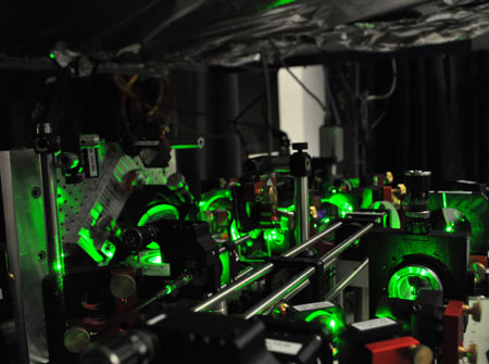 optical system used to trap and manipulate atoms