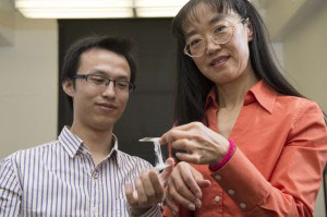 Graduate student Yu Wang (l) and WSU Prof. Katie Zhong