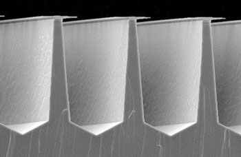light trapping 3D photovoltaic structures on a thin silicon wafer