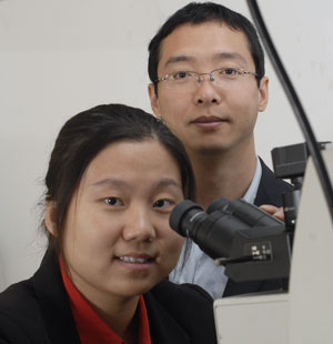 Dr. Jie Gao (foreground) and Dr. Xiaodong Yang, both assistant professors of mechanical engineering at Missouri University of Science and Technology