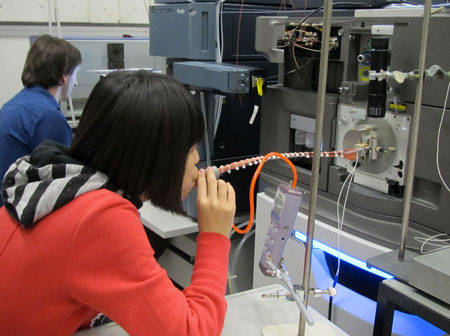 Using a mass spectrometer, researchers analysed the spectrum of molecules in exhaled breath.