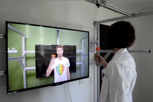 Interpersonal co-ordination between a human and computer avatar