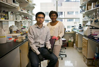 MIT professor Paula Hammond (right) and Bryan Hsu