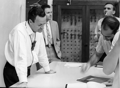 Richard Feynman talking with a teaching assistant