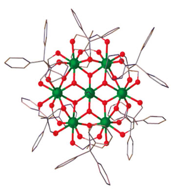 The magnetic molecule Gd7 used in the low-temperature experiment has the geometric structure of a snowflake