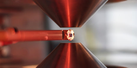 A sample between the poles of an electromagnet