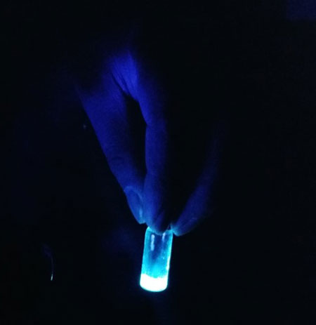 The luminescence of carbon dots can be seen when irradiated with UV light