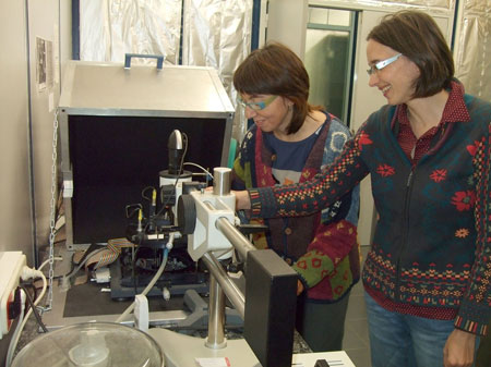 Researchers Ana Cros and Nuria Garro