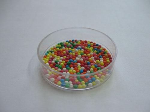 Self-ordering of Christmas Cake Balls Decoration in Petri dis