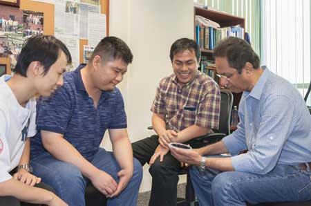 Dr. Renshaw Wang, Dr. Huang Zhen, Assistant Professor Ariando and Professor T. Venkatesan