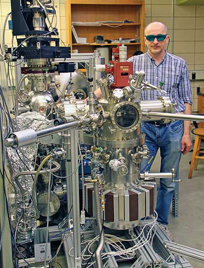 Kaminski and his ARPES equipment