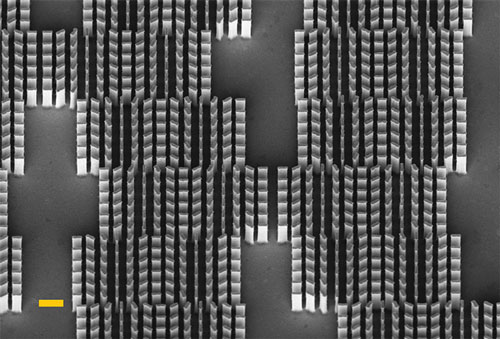 Silicon nanostructured patterns on a glass substrate
