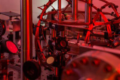 small red glow of a Bose-Einstein condensate trapped in infrared laser beams