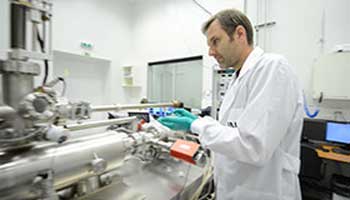Sascha Sadewasser in the Laboratory for Nanostructures Solar Cells