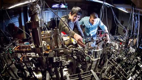 Graduate student Fangzhao Alex An working with Physics Professor Bryce Gadway in Loomis Laboratory at Illinois