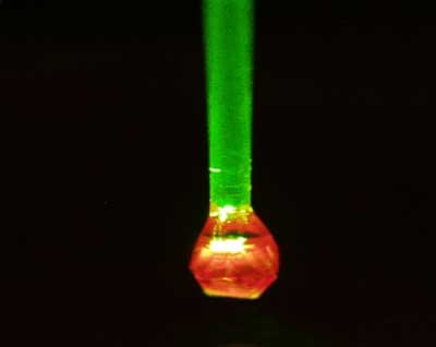 Green laser light transmitted via an optical fibre excites nitrogen atoms in a diamond