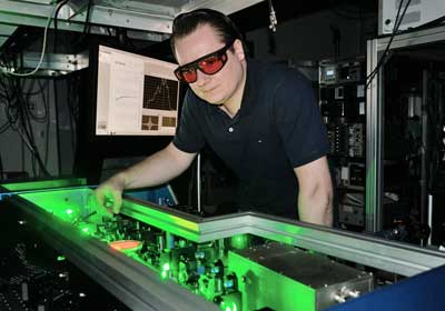 To emit electrons from the semiconductor crystal, researchers in Bielefeld bombard it with ultra-short laser pulses