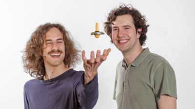 Cosimo Rusconi (l.) and Oriol Romero-Isart (r.) play with a levitron to illustrate their work on nano magnets