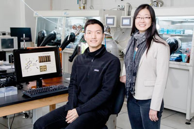 Illinois chemistry and biomolecular engineering professor Ying Diao, right, and graduate student Hyunjoong Chung