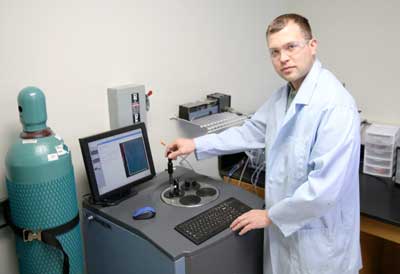 Andrey Zakharchenko uses a micro calorimeter to monitor the release of drug molecules from nanoparticle carriers