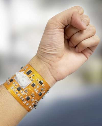 A smart wristband with a wireless connection to smartphones