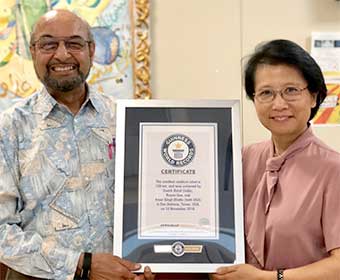 UTSA professors Amar Balla and Ruyan Guo hold up a Guiness Worl Record certificate