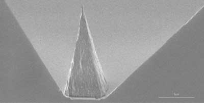nanoscale diamond pyramid tips