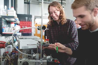 Peter O’Mara from Sydney (on the left) and Patrick Wilde from Bochum working with an electrochemical cell