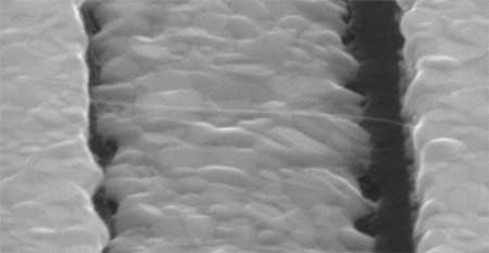 Carbon nanotube resonator clamped between two electrodes