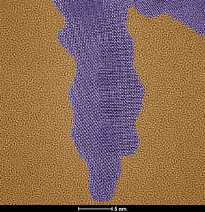 Atomic resolution image of a highly branched ruthenium nanoparticle