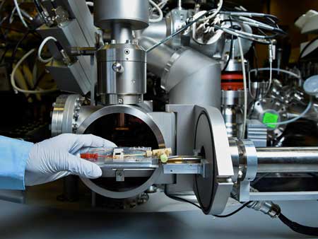 Loading a specially designed lithium-ion battery into a secondary ion mass spectrometer