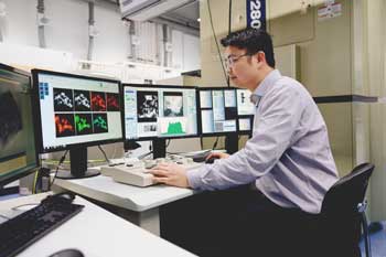 Yen-Ting Chen at the transmission electron microscope