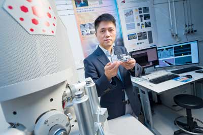 Dr Lu Yang and his nanomechanical testing platform