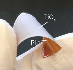 Nanostructur porous titanium oxide thin film deposited on the plastic substrate