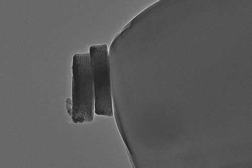 Two cobalt oxide nanoparticles on a carbon nanoelectrode