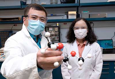 chemists Enyuan Hu (left) and Zulipiya Shadike