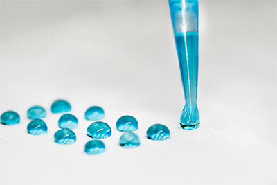 A coating of fluorinated molecules is coated onto breathable and waterproof smart clothes