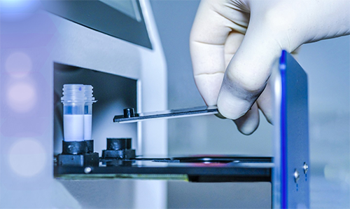 compact device for detecting multidrug-resistant pathogens