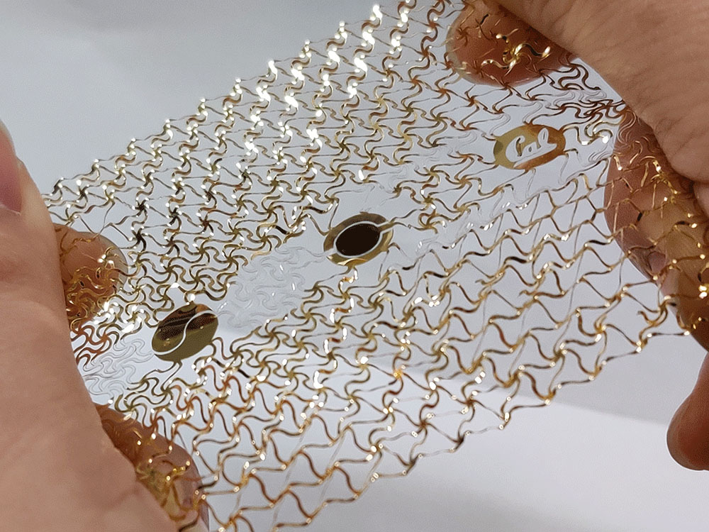 stretchable smart mesh
