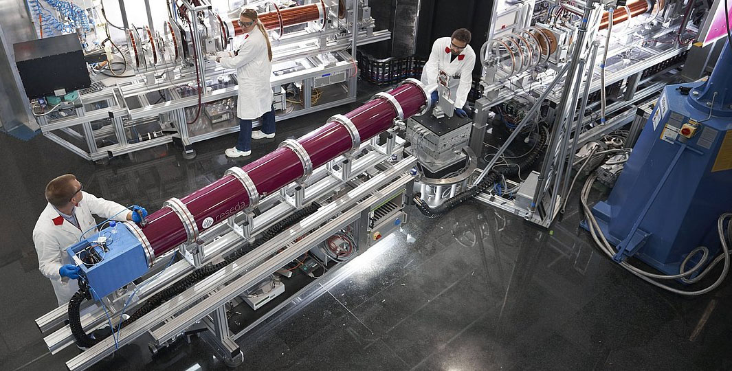 Researchers at the resonance spin echo spectrometer RESEDA